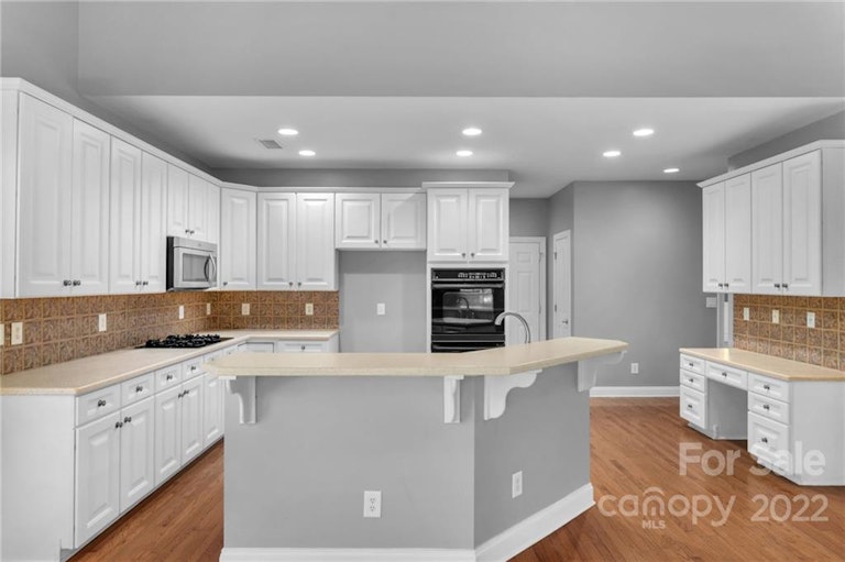 Photo 17 of 48 - 5418 Shoal Brook Ct, Charlotte, NC 28277