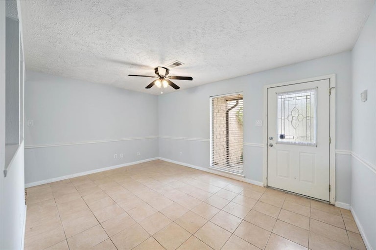 Photo 4 of 20 - 2518 Sage Brush Ln, Sugar Land, TX 77479