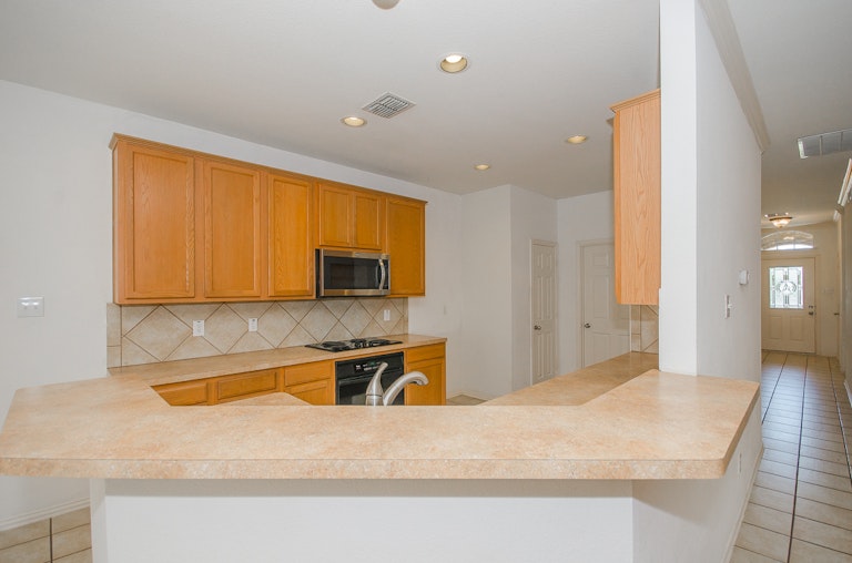 Photo 7 of 25 - 14604 Eaglemont Dr, Little Elm, TX 75068