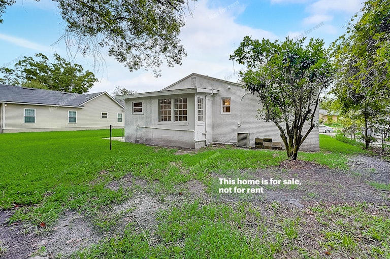 Photo 8 of 27 - 1718 McMillan St, Jacksonville, FL 32209