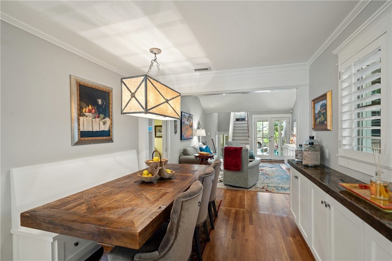 Photo 16 of 39 - 2901 Clearview Dr, Austin, TX 78703