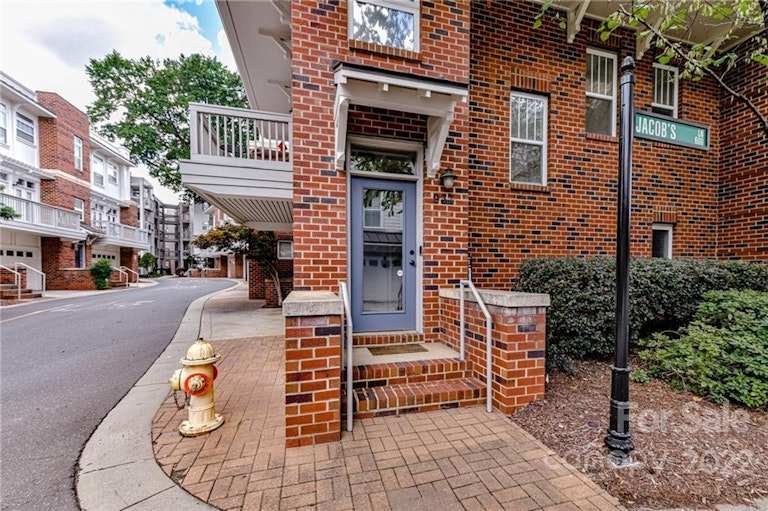 Photo 2 of 35 - 937 Gracie Way, Charlotte, NC 28204