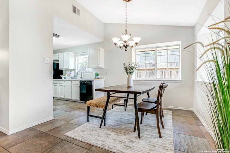 Photo 13 of 35 - 7418 Windbridge, San Antonio, TX 78250