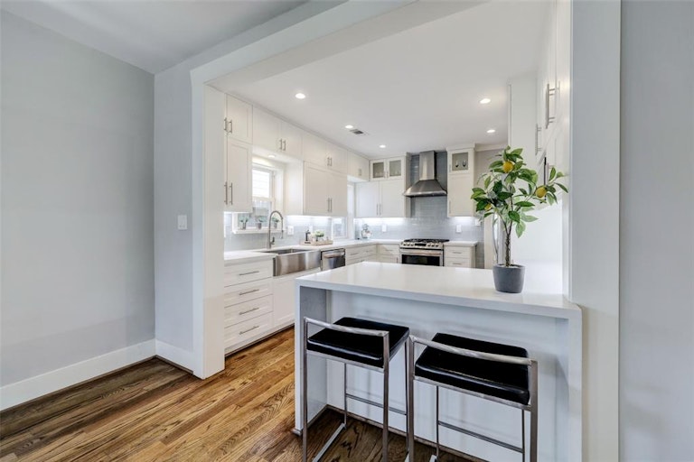 Photo 6 of 20 - 1033 E 16th St, Houston, TX 77009