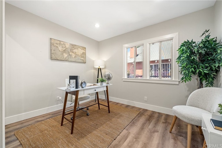 Photo 10 of 25 - 3321 W 27th St, Los Angeles, CA 90018