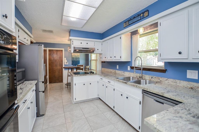 Photo 7 of 38 - 939 Hidden Canyon Rd, Katy, TX 77450