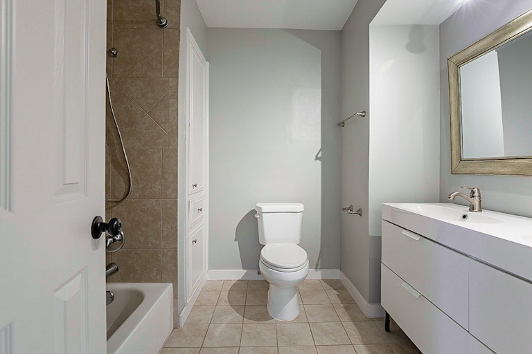 Photo 6 of 29 - 5822 Imogene St, Houston, TX 77074