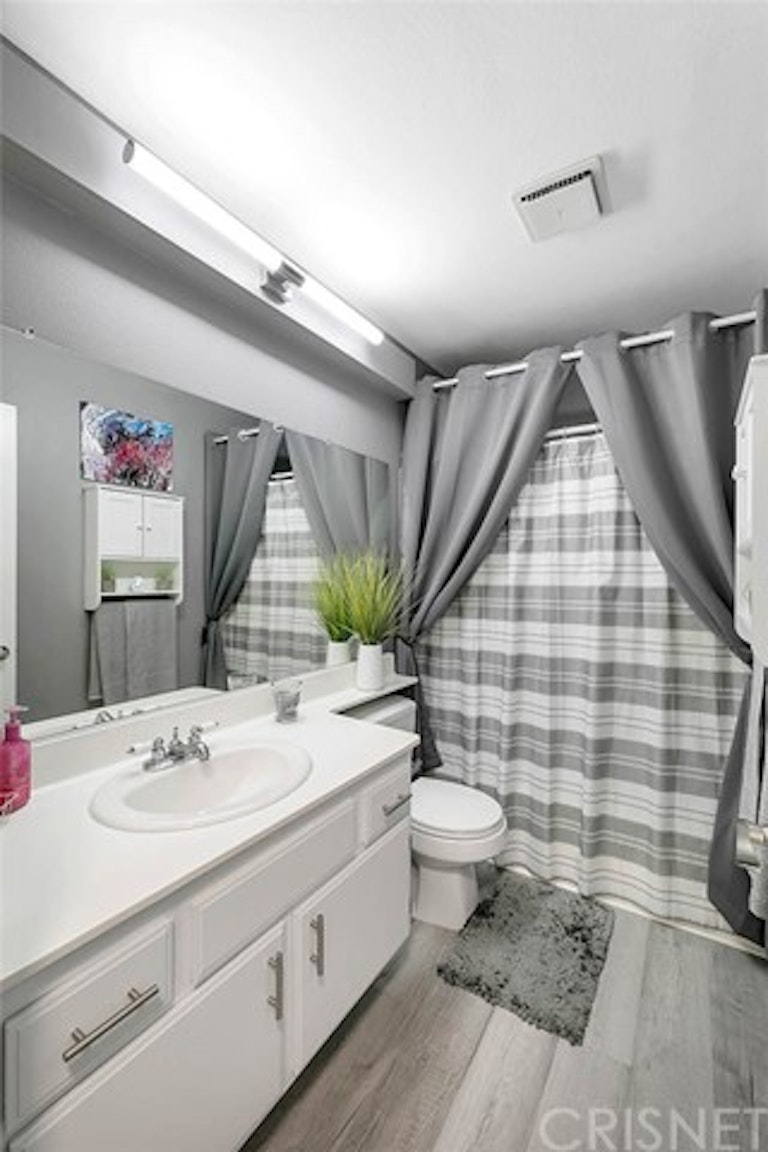 Photo 24 of 38 - 15904 Ada St, Canyon Country, CA 91387