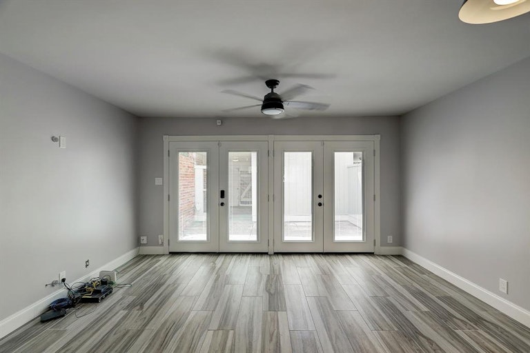 Photo 15 of 42 - 12643 Rip Van Winkle Dr, Houston, TX 77024