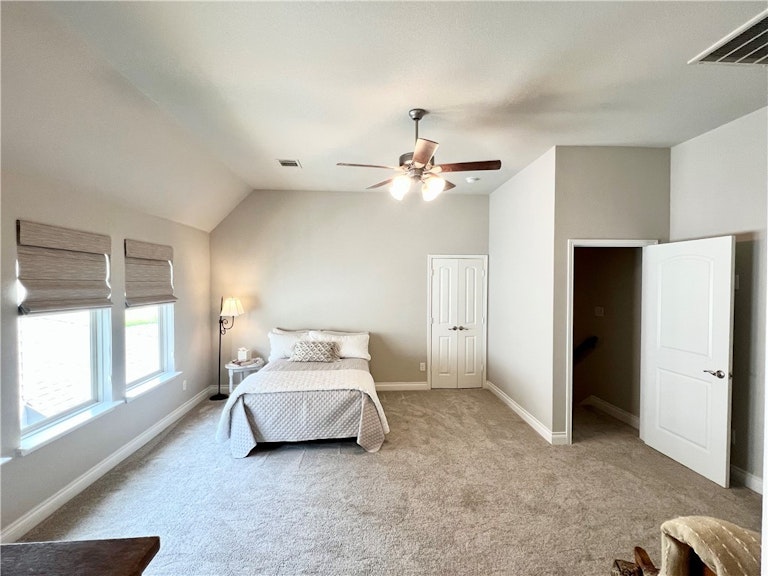 Photo 33 of 40 - 313 La Grotta Ln, Georgetown, TX 78628