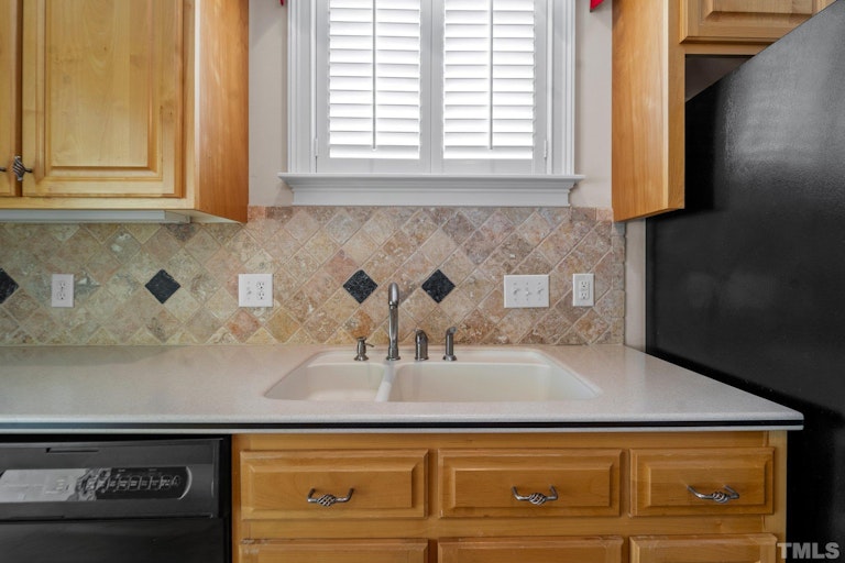 Photo 12 of 30 - 631 E Lakota Dr, Fuquay Varina, NC 27526