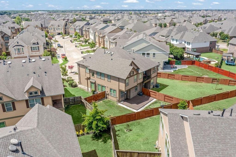 Photo 33 of 35 - 23318 Isola St, Richmond, TX 77406