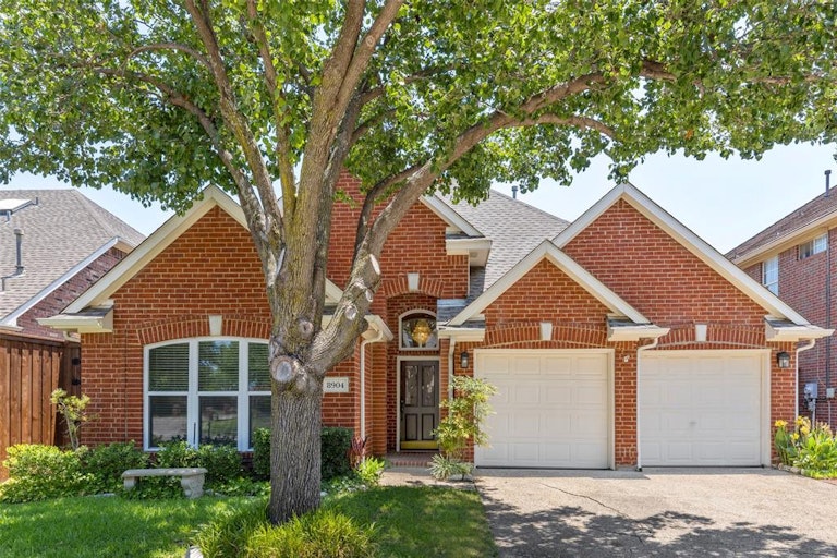 Photo 7 of 28 - 8904 Lakewood Dr, Irving, TX 75063
