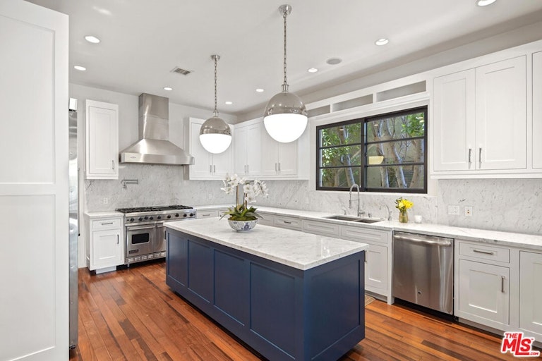 Photo 10 of 24 - 115 S Edinburgh Ave, Los Angeles, CA 90048