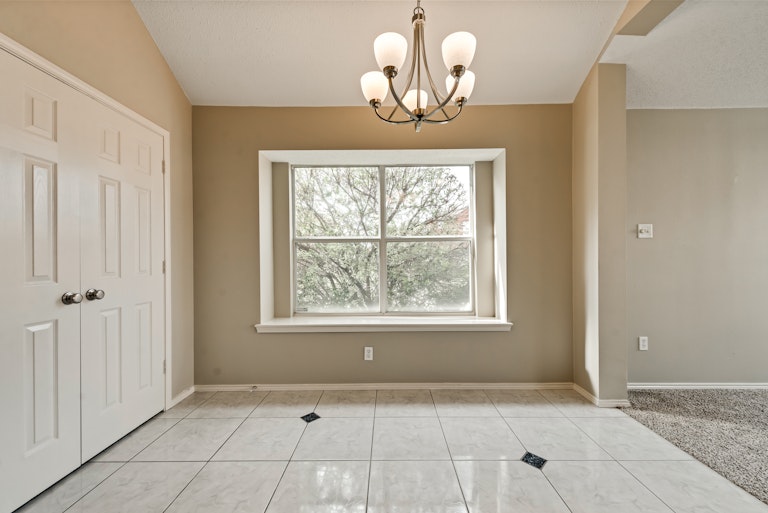 Photo 2 of 26 - 812 Pebble Ridge Dr, Lewisville, TX 75067