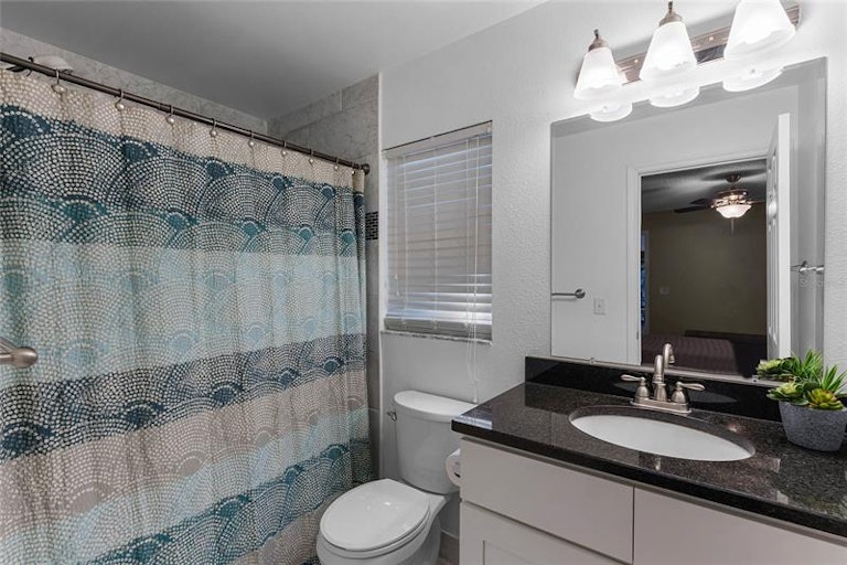 Photo 12 of 19 - 3012 Clamont Ln, Eustis, FL 32726