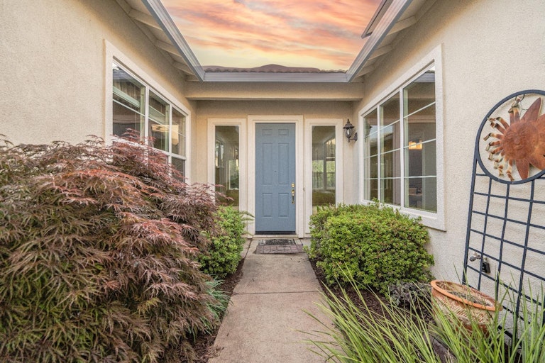 Photo 3 of 19 - 1644 Albatross Way, Rocklin, CA 95765