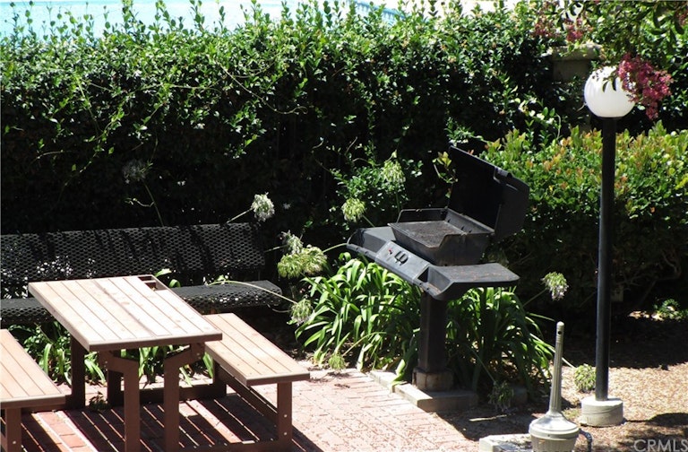 Photo 4 of 17 - 1010 W MacArthur Blvd #30, Santa Ana, CA 92707