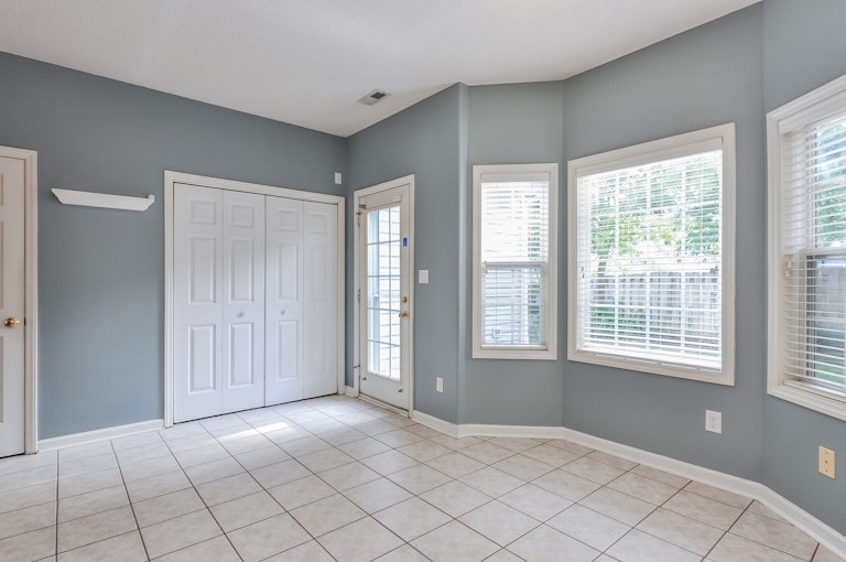 Photo 12 of 25 - 121 Danesway Dr, Holly Springs, NC 27540