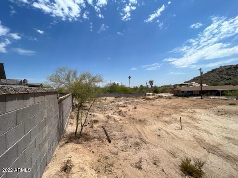 Photo 23 of 30 - 2440 E Valley View Dr, Phoenix, AZ 85042