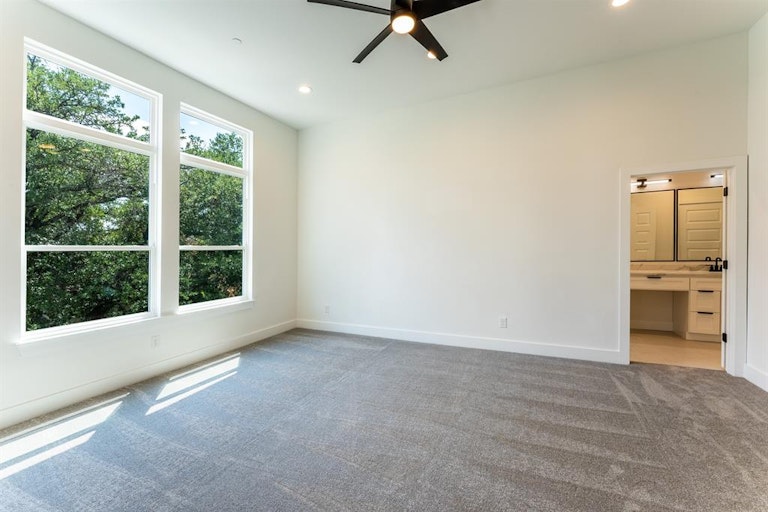 Photo 33 of 40 - 352 Foch St, Fort Worth, TX 76107