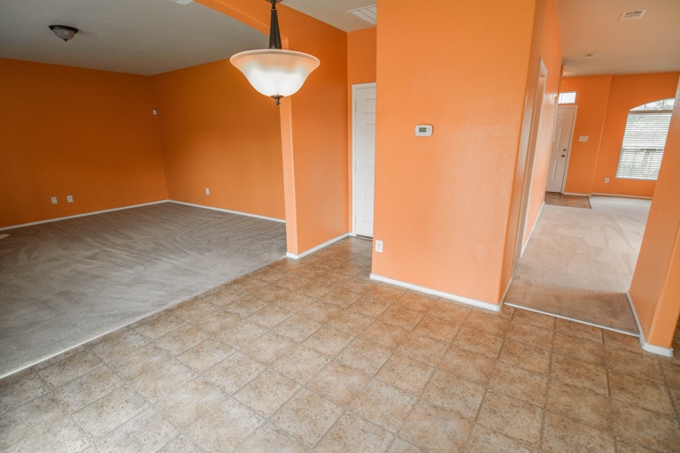 Photo 13 of 37 - 1701 Grassy View Dr, Fort Worth, TX 76131