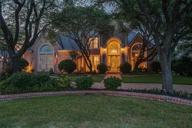Photo 2 of 28 - 1204 Chatsworth Dr, Colleyville, TX 76034