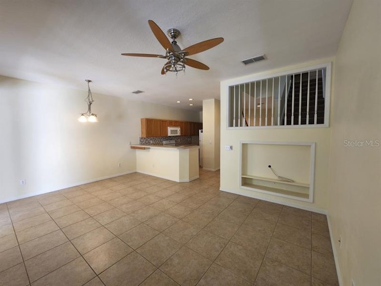 Photo 6 of 71 - 8105 Stone Leaf Ln, Tampa, FL 33647