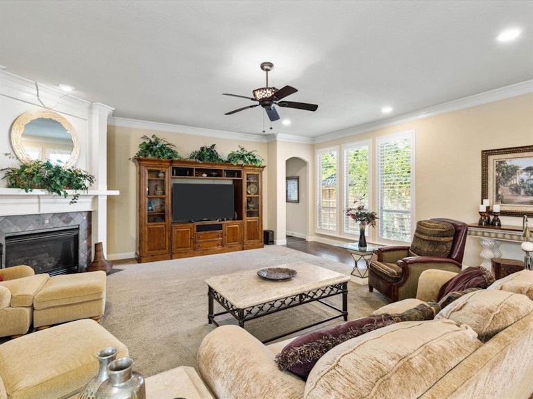 Photo 12 of 31 - 5421 Pershing Ave, Fort Worth, TX 76107