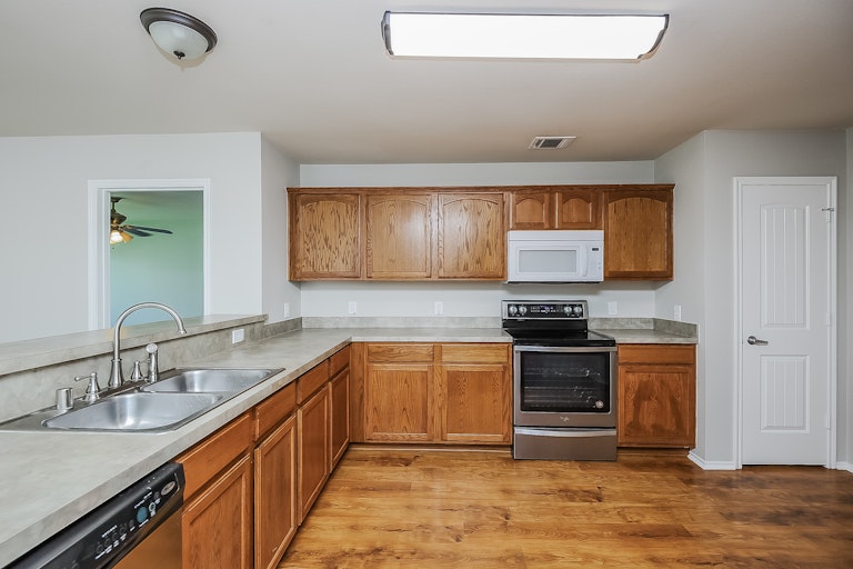 Photo 9 of 25 - 2050 Times Rd, Heartland, TX 75126
