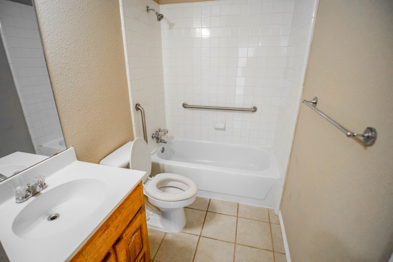 Photo 20 of 31 - 1337 Mimosa Ln, Lewisville, TX 75077