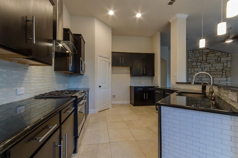 Photo 21 of 33 - 3058 Lakefield Dr, Little Elm, TX 75068
