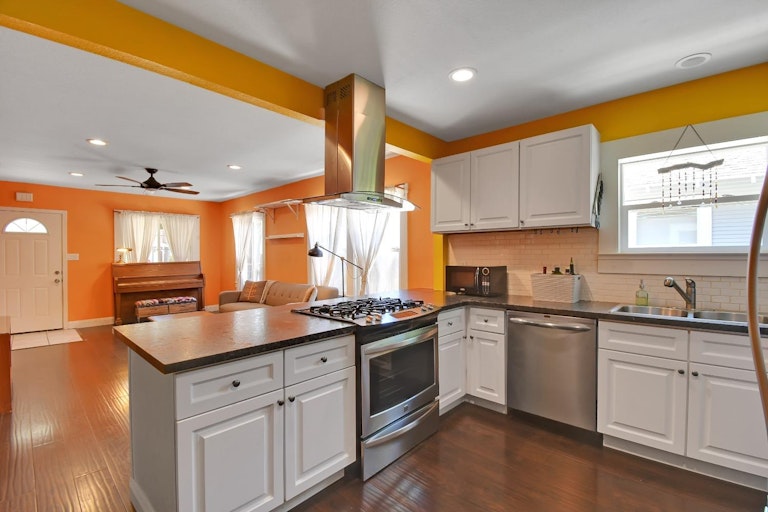 Photo 16 of 28 - 3406 40th St, Sacramento, CA 95817