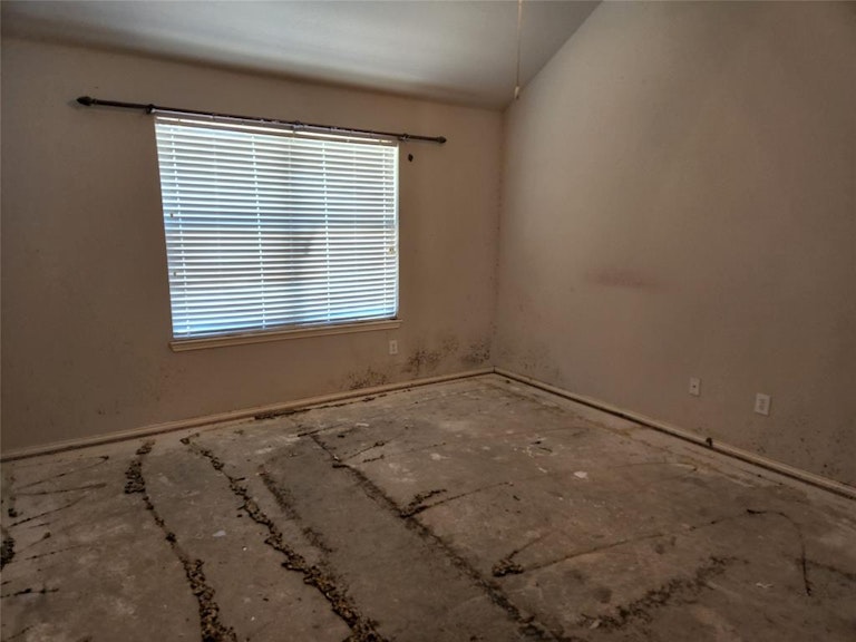 Photo 21 of 22 - 308 Wenrick Dr, Roanoke, TX 76262