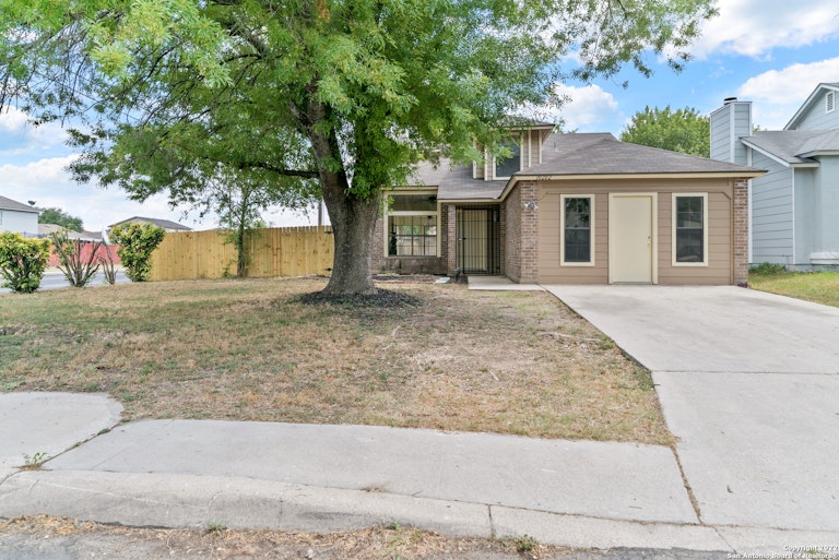 Photo 6 of 34 - 10202 Barron Fld, San Antonio, TX 78245