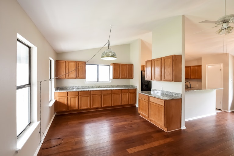 Photo 8 of 25 - 13919 Woodbreeze St, San Antonio, TX 78217