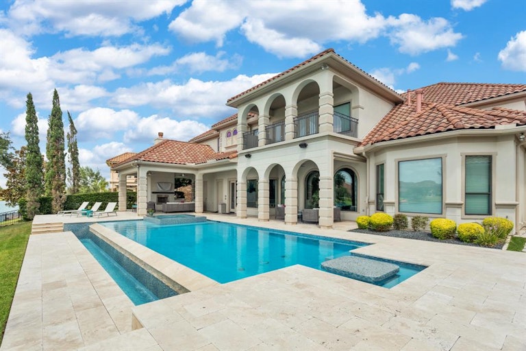 Photo 1 of 50 - 32 Sunset Park Ln, Sugar Land, TX 77479