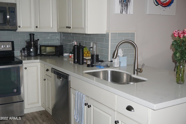Photo 8 of 31 - 22627 N 31st Dr, Phoenix, AZ 85027