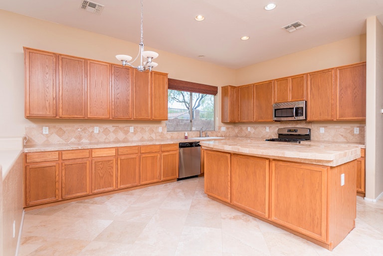 Photo 7 of 22 - 9817 S 26th Ln, Phoenix, AZ 85041