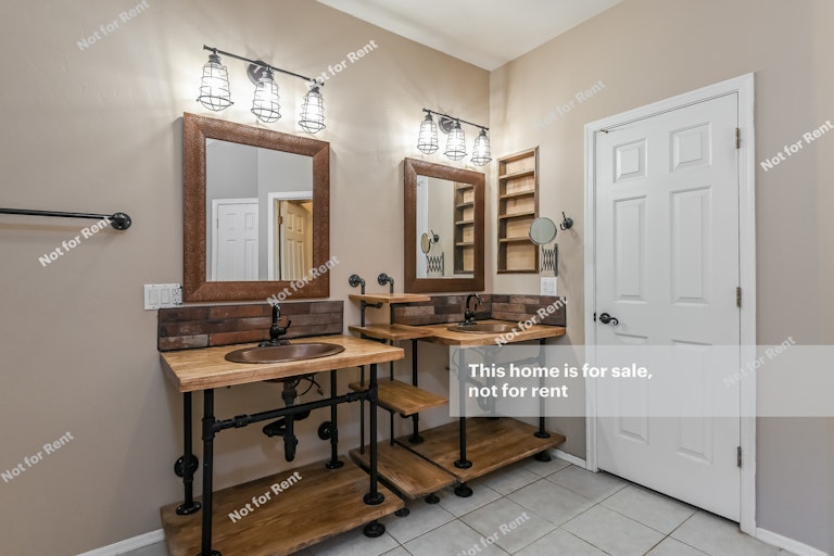 Photo 18 of 27 - 61025 E Eagle Heights Dr, Tucson, AZ 85739