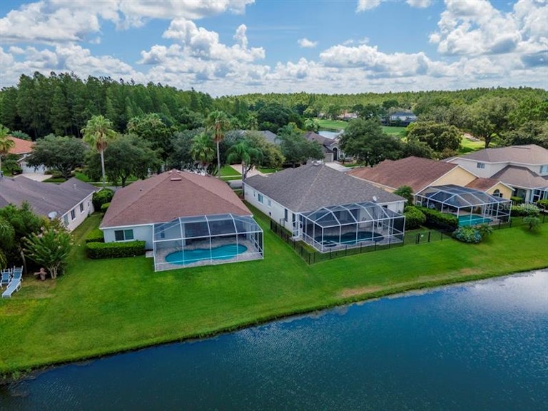 Photo 5 of 72 - 18910 Maisons Dr, Lutz, FL 33558