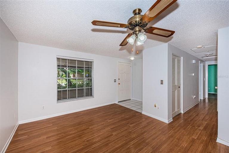 Photo 7 of 41 - 1012 Peninsula Rd, Tarpon Springs, FL 34689