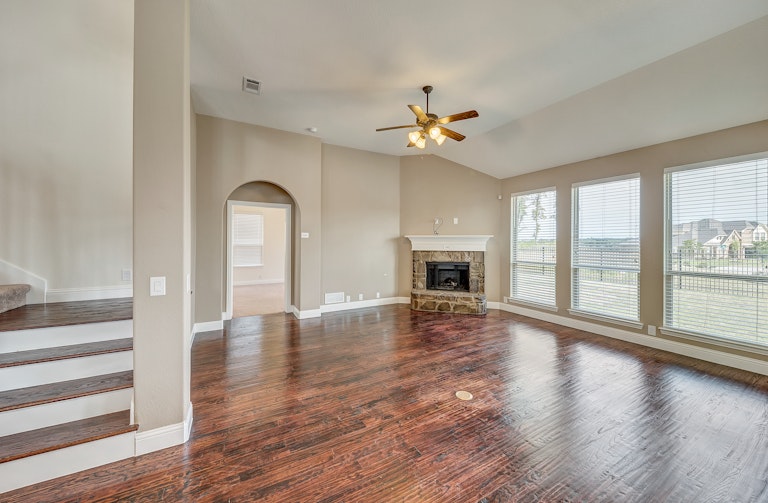 Photo 11 of 33 - 1204 Barberry Dr, Burleson, TX 76028