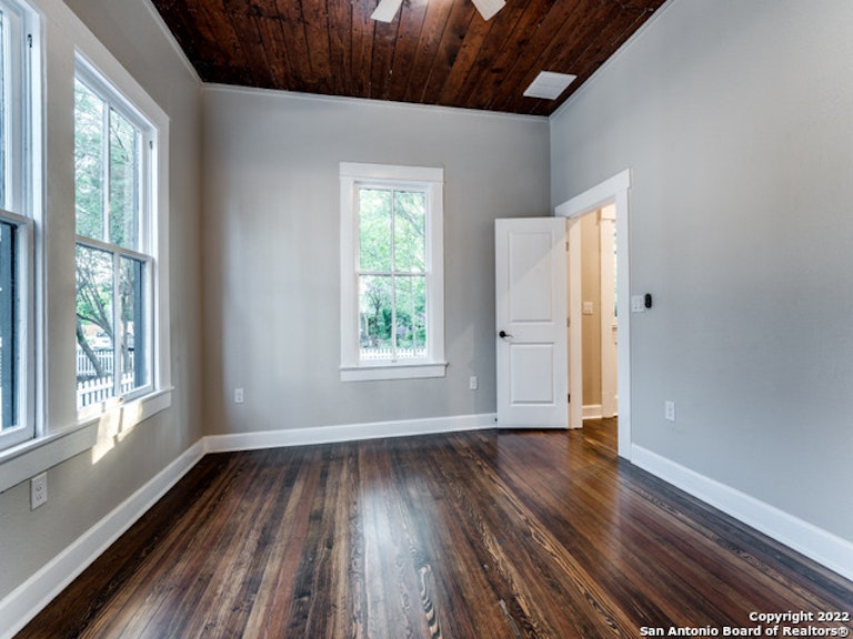 Photo 23 of 32 - 1139 S Saint Marys St, San Antonio, TX 78210