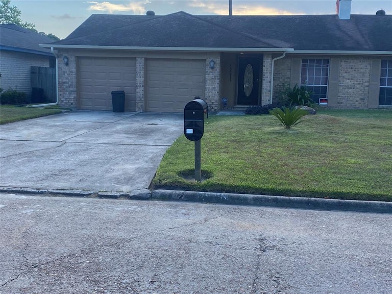Photo 2 of 25 - 15211 Heron Park Dr, Humble, TX 77396