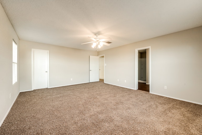Photo 13 of 23 - 3332 Tobago Rd, Fort Worth, TX 76123