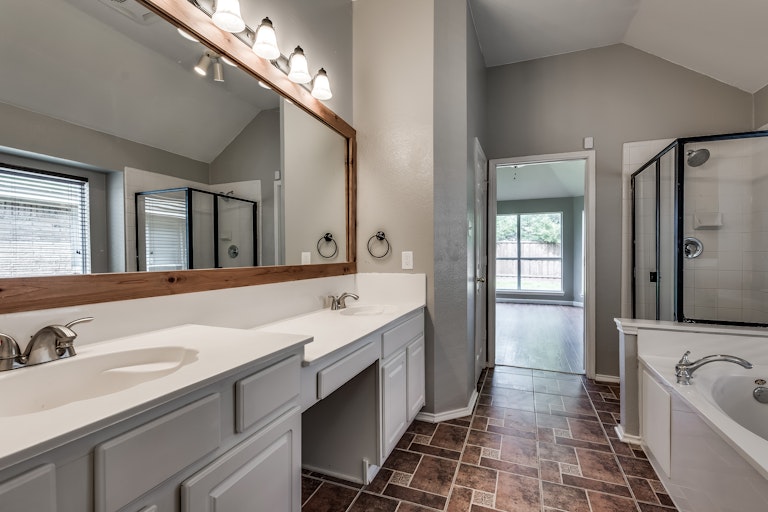 Photo 13 of 20 - 5424 Pebble Ct, McKinney, TX 75070
