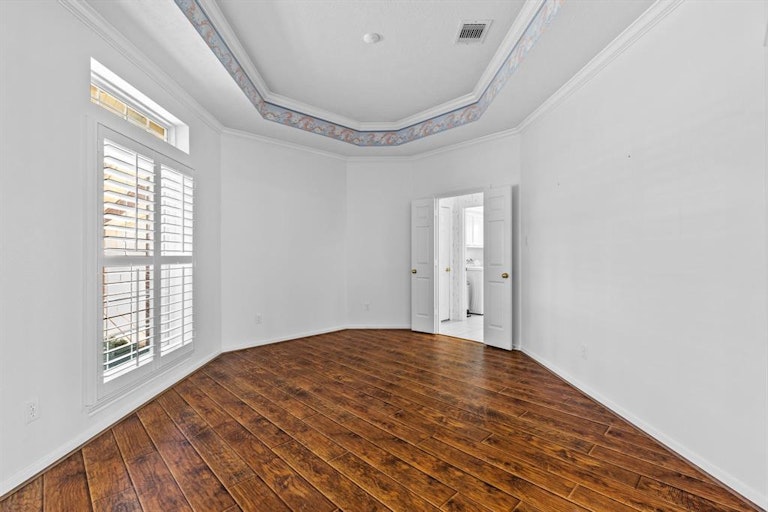 Photo 14 of 40 - 13803 Round Oak Ct, Houston, TX 77059