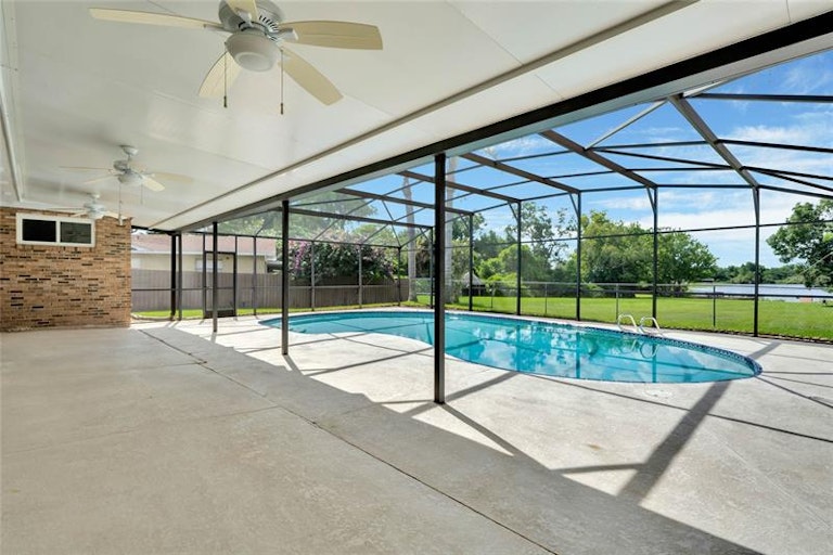Photo 32 of 43 - 540 S Triplet Lake Dr, Casselberry, FL 32707
