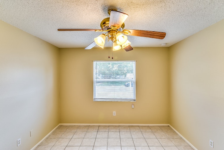 Photo 11 of 27 - 145 Mexicali Ave, Kissimmee, FL 34743